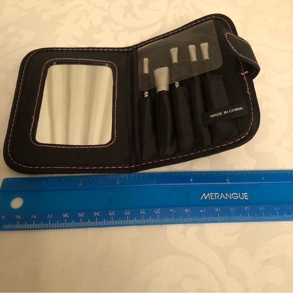 💜 3/$30 Hard Candy 5 piece Travel /Purse Sized Makeup Brushes and Case - Picture 8 of 8